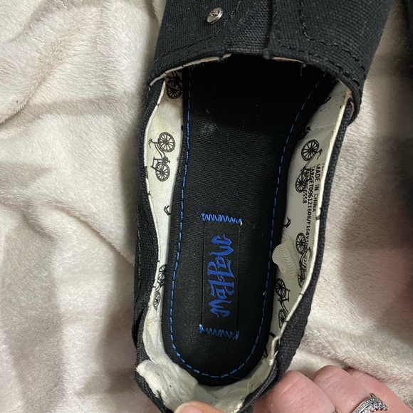 Black slide on shoes - Picture 4 of 4